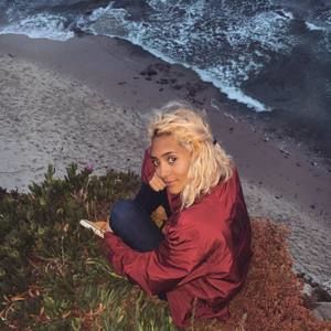 Meet your Posher, Betsi